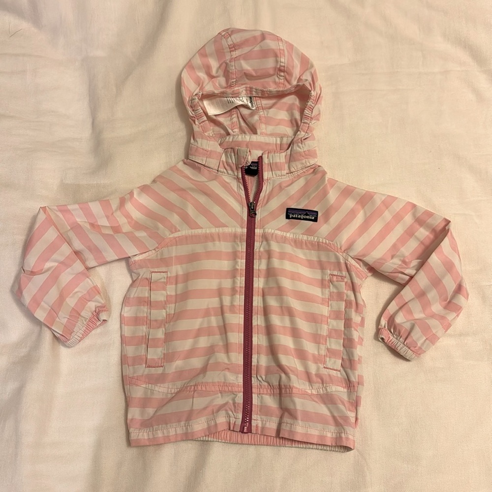 Patagonia toddler girls water repellent jacket with snap on/off hoodie